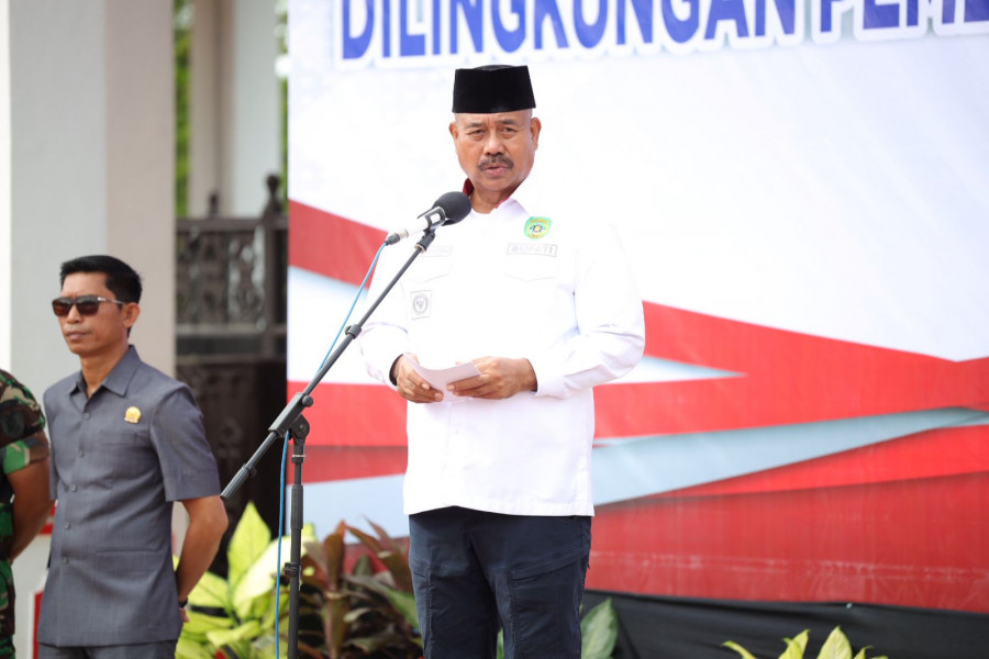 Bupati Kukar, Edi Damansyah saat memimpin apel. (Foto Heri/Korankaltim.com)
