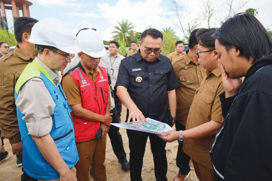 Bupati dan Wabup Kukar meninjau Gedung Kekraf Kukar. (Foto: Prokom)
