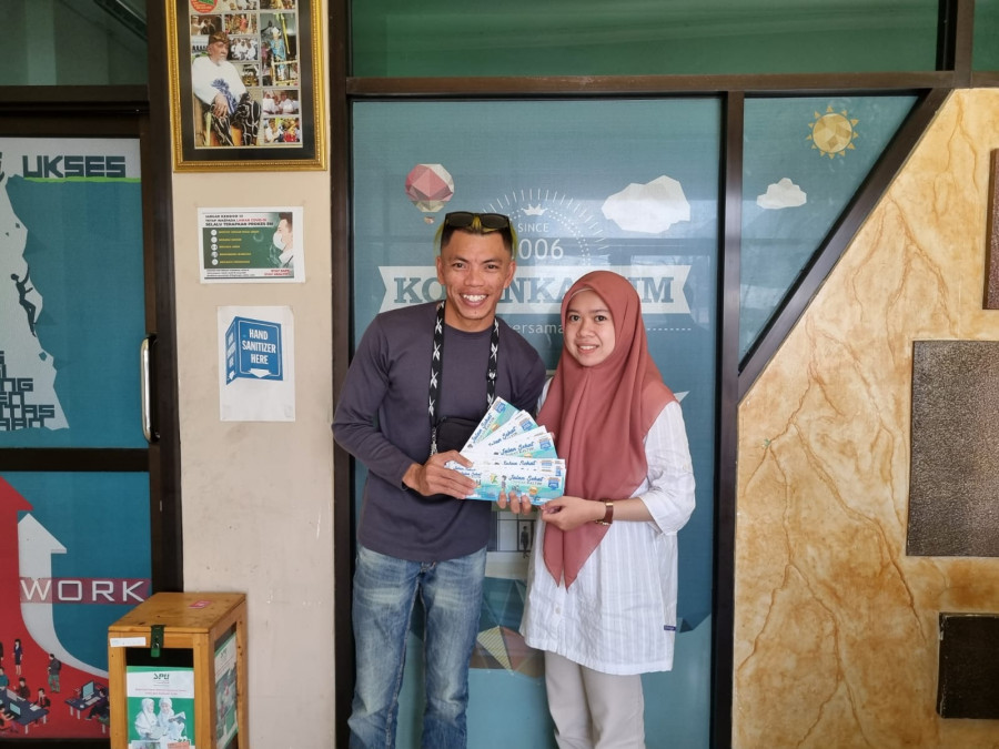 Salah satu peserta yang membeli tiket Jalan Sehat Koran Kaltim