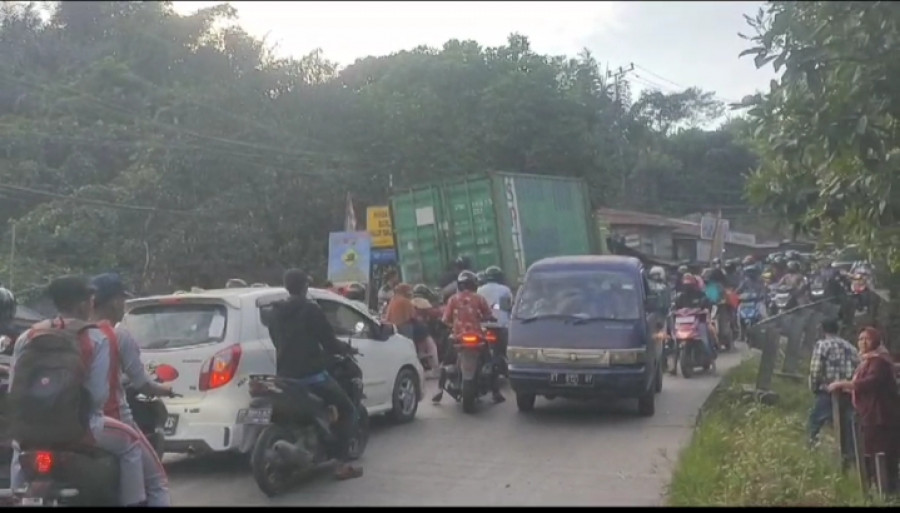 Tangkapan layar kondisi macet di Gunung Manggah. (Istimewa)