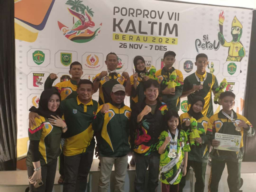 Barisan Atlet Menembak Paser usai ceremonial pemberian medali ( Foto: istimewa )