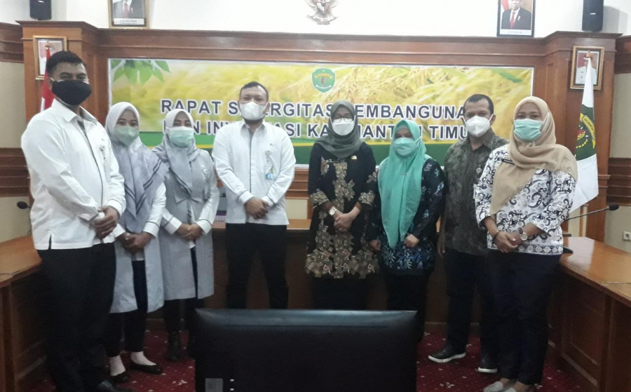 Kepala Kantor BPJS Keteagakerjaan Samarinda, Muhyiddin DJ (keempat dari kiri) saat menghadiri audiensi di Dinas Pangan, Tanaman Pangan dan Hortikultura. (Foto: BPJS Ketenagakerjaan Samarinda)