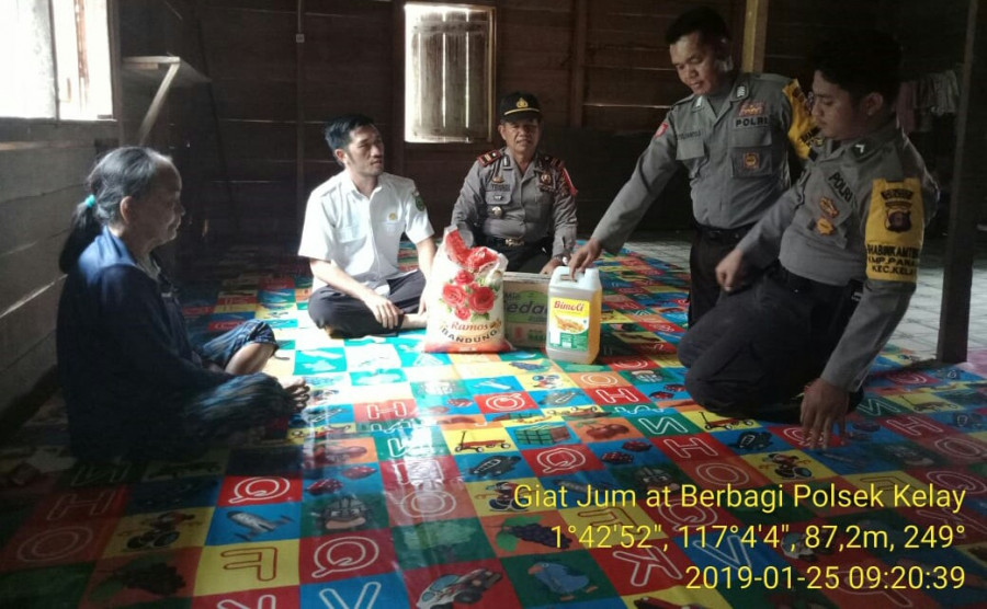 Kapolsek kelay dan anggota sedang bersilaturahmi