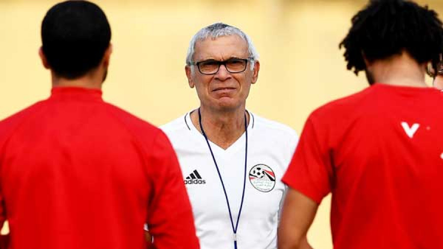 KHAWATIR: Pelatih Mesir Hector Cuper, terus memantau kondisi Mohamed Salah yang tetap berpuasa jelang final Liga Champions.
