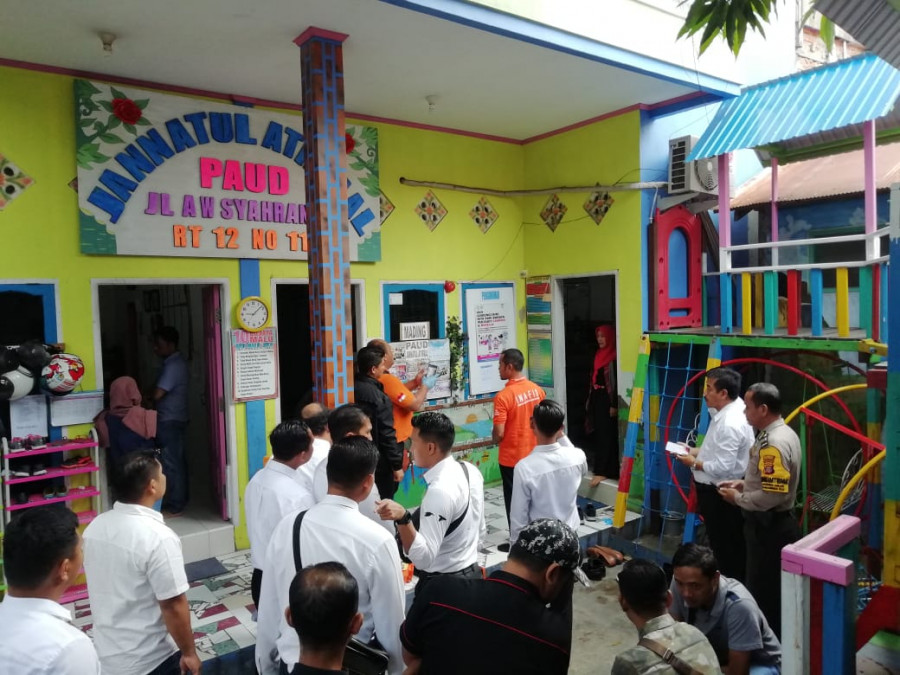 Suasana olah TKP di PAUD Jannatul Athfaal (Foto,: Permata/korankaltim.com)