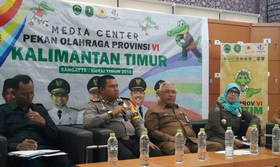 Kapolres kutim, AKBP teddy ristiawan saat menyampaikan persiapan keamanan pada laga final kukar vs kutim sekaligus penutupan besok malam