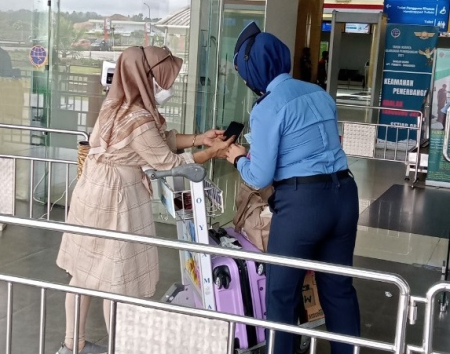 Calon penumpang pesawat di Bandara APT Pranoto Samarinda, tak perlu lagi menunjukkan persyaratan kesehatan sebelum berangkat. (Foto: Istimewa)