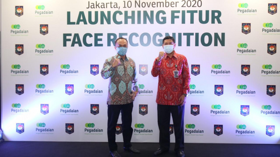 Dirjen Dukcapil Kemendagri Zudan Arif Fakhrullah bersama pihak PT Pegadaian (Puspen Kemendagri)