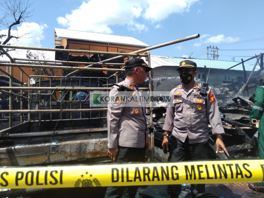 Mobil pikap Daihatsu Grand Max, diduga mobil pengetap BBM dimana asal api, Kamis (22/7/2022) hari ini.(Foto:Nancy/korankaltim.com)