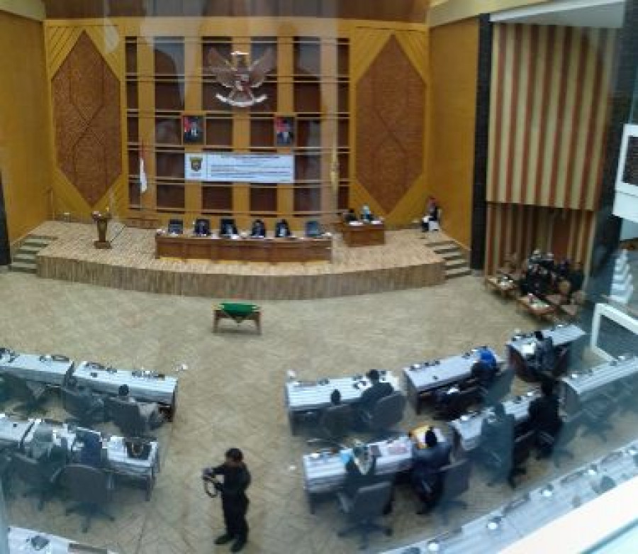 PENGESAHAN PERDA: Setelah sempat tertunda beberapa waktu lalu, DPRD Kota Samarinda akhirnya berhasil mengesahkan lima Raperda dan diproyeksikan akan segera dilakukan pengesahan sejumlah Raperda lainnya. (FOTO: MELISA/KK)