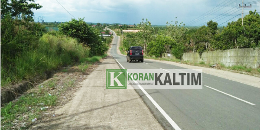 Jalan poros Kota Bangun-Tenggarong dinilai rawan laka lantas dan kriminalitas. ( rian/korankaltim.com)