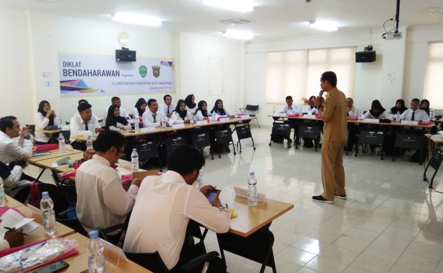 Hari pertama pelaksanaan Diklat Bendaharawan dan PBJ yang berlangsung di BPSDM Kaltim. (Adhi Abdhian/KoranKaltim.Com)