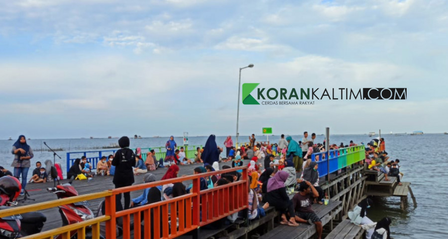 Para pengunjung Bontang Wisata saat Libur Lebaran. (Foto: Nisa/korankaltim.com)
