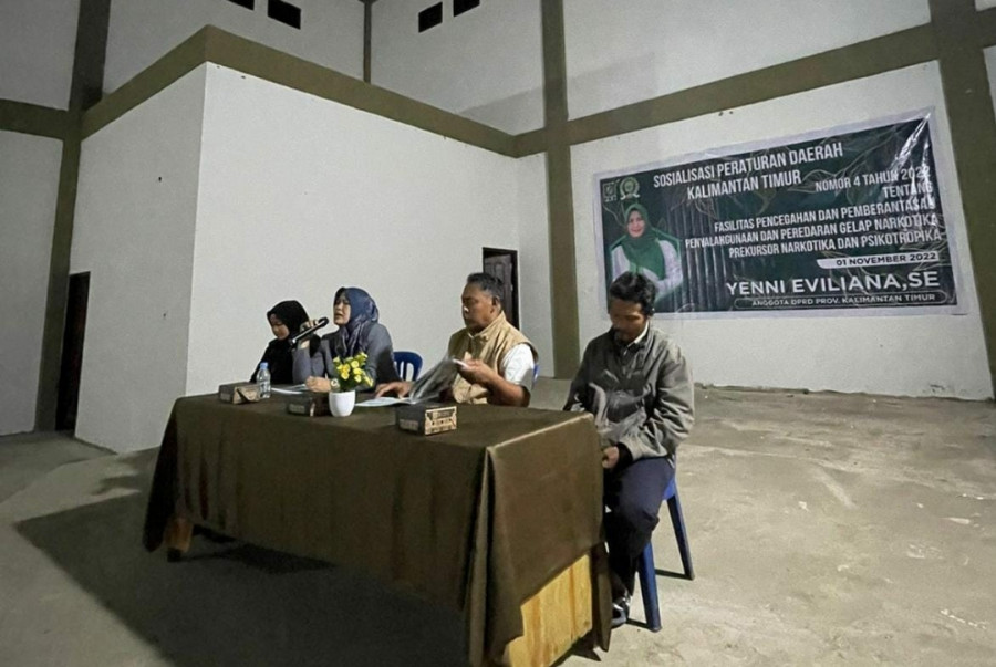 Pelaksanaan Sosper Yenni Eviliana di Desa Padang Pangrapat Kecamatan Tanah Grogot. (Foto: Dwi Cahyo/Korankaltim.com)