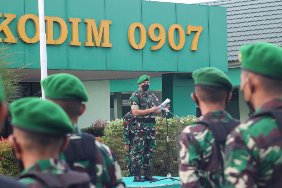 Dandim 0907/Trk, Letkol Inf Reza Fajar Lesmana, S.I.P.,M.Si saat menjadi Irup. (Foto: Pendam VI/Mlw)
