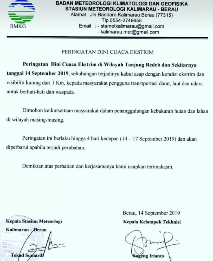 Kabut asap yang semakin pekat membuat BMKG Berau menerbitkan peringatan dini. Hingga kini aktivitas penerbangan di Bandara Kalimarau juga disetop sementara. (Isitimewa/KoranKaltim.Com)
