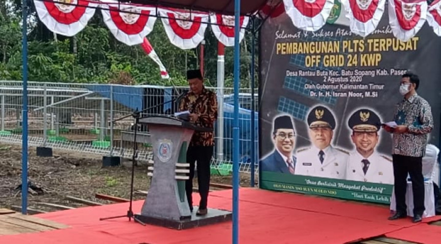 Wakil Buati Paser H. Kaharuddin saat membacakan sambutan Bupati Paser Yusriansyah Syarkawi. (Foto: Dwi Cahyo/korankaltimcom)