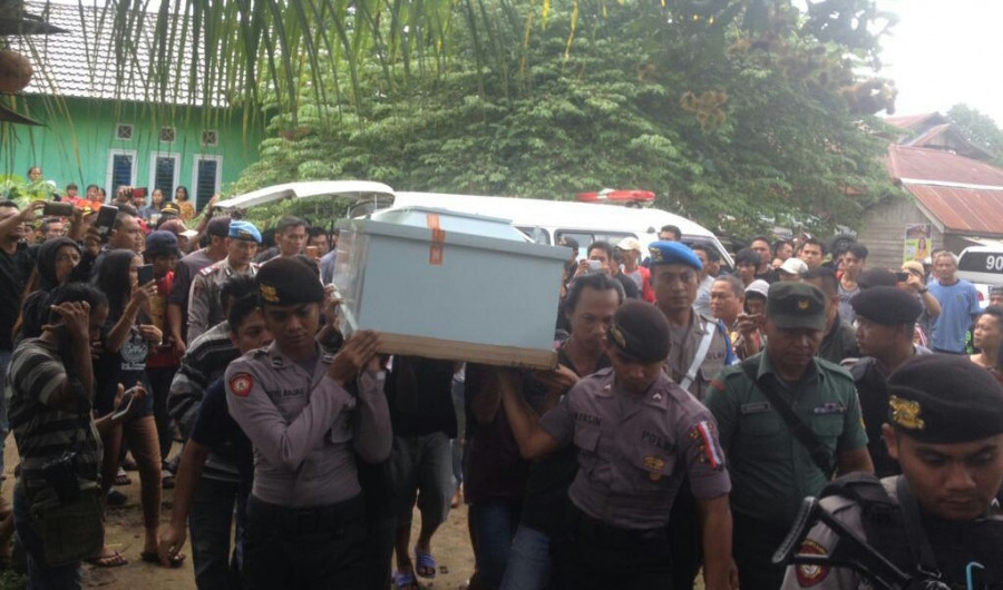Jenazah tiba di rumah duka