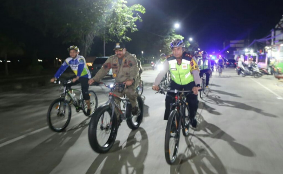 Patroli gabungan Forkopimda Kukar untuk memastikan persiapan dan keamanan jelang Pilgub Kaltim.