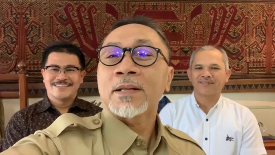 Tangkapan layar dari video Vlog Ketua Umum DPP PAN Zulkifli Hasan, bersama Bakal Calon Walikota dan Wakil Walikota Samarinda, Muhammad Barkati dan Muhammad Darlis Pattalongi (Faishal Alwan Yasir/korankaltim.com)