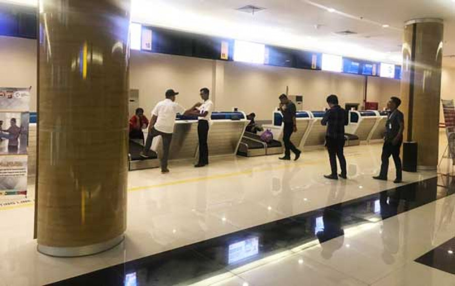 SIAP BEROPERASI: Persiapan Lion Group dan Garuda Indonesia di Bandara APT Pranoto Samarinda. Dalam waktu dekat, bandara ini akan melayani kota-kota penting di Indonesia, seperti Jakarta, Surabaya, dan Makassar. ( rusdi / korankaltim)