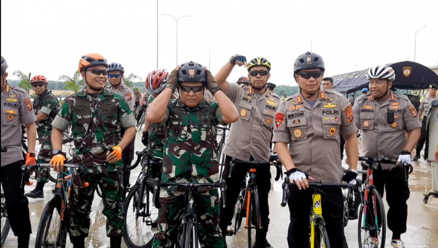 Kapolda Kaltim Irjen Pol Muktiono bersama Pangdam VI Mulawarman Mayjen TNI Subiyanto (Foto: Yudi Hadi/korankaltimcom)
