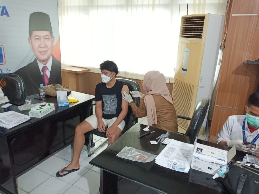 Salah satu atlet Kaltim yang menjalani vaksinasi Senin (23/8/2021) hari ini. (Foto:Istimewa)