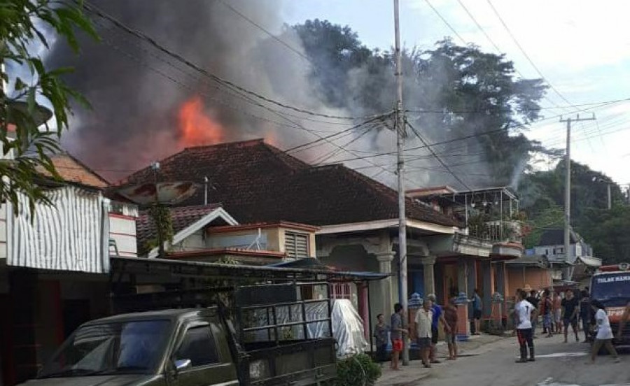 Musibah kebakaran yang terjadi Minggu (4/7/2021) pagi tadi di Jalan Ekonomi Kelurahan Loa Buah Kecamatan Sungai Kunjang. (Foto: Istimewa)