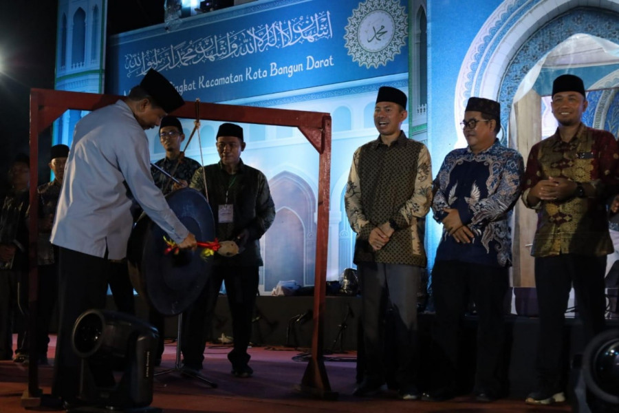 Sekda Kukar Sunggono saat membuka MTQ Tingkat Kecamatan Kota Bangun Darat (prokom)