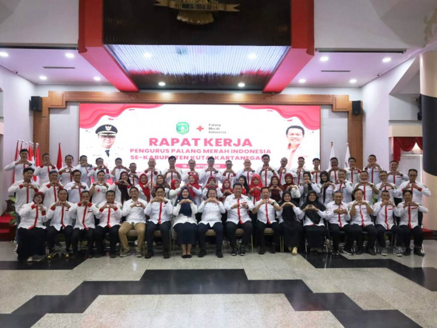 Rapat kerja PMI Kukar 2025 membahas evaluasi program dan rencana kerja ke depan. (prokom)