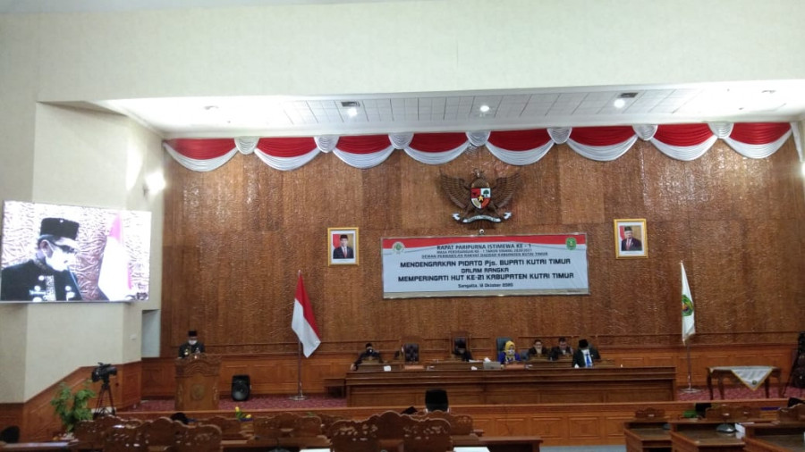 Sidang paripurna istimewa dalam rangka peringatan HUT Kutim ke 21 (Foto: Zulhamri/korankaltim.com)