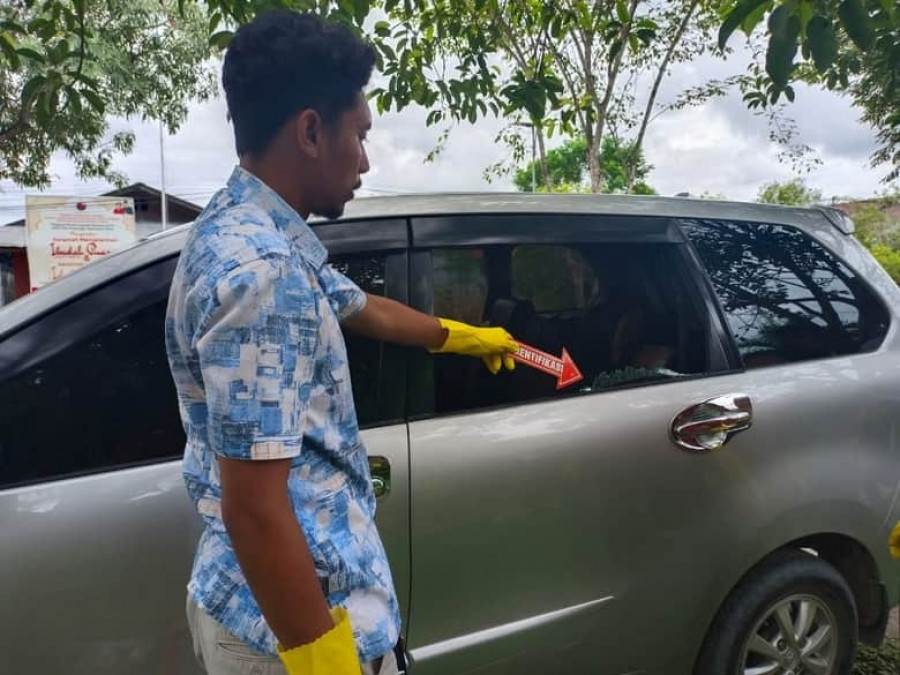 Petugas Polresta Bulungan sedang melakukan identifikasi di tempat kejadian perkara. (dokkorankaltara)