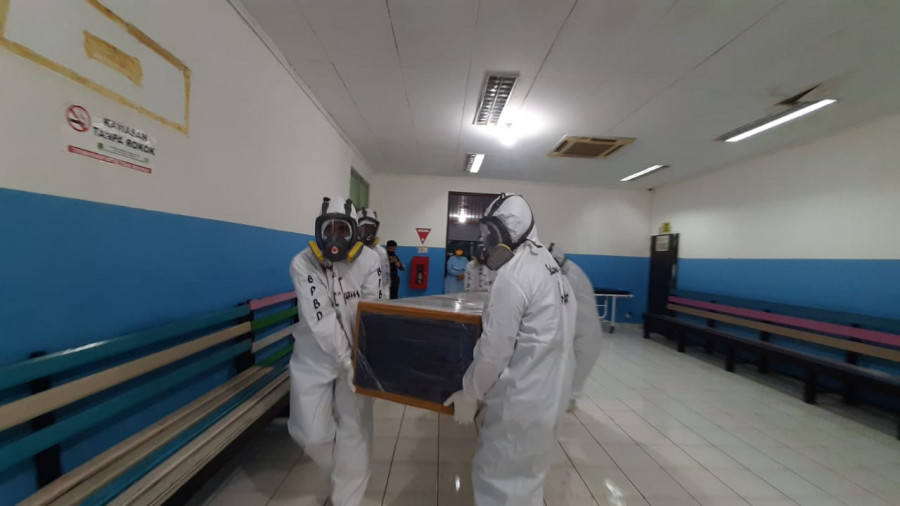 persiapan jenazah akan dibawa ke pemakaman (Foto: BPBD Samarinda)