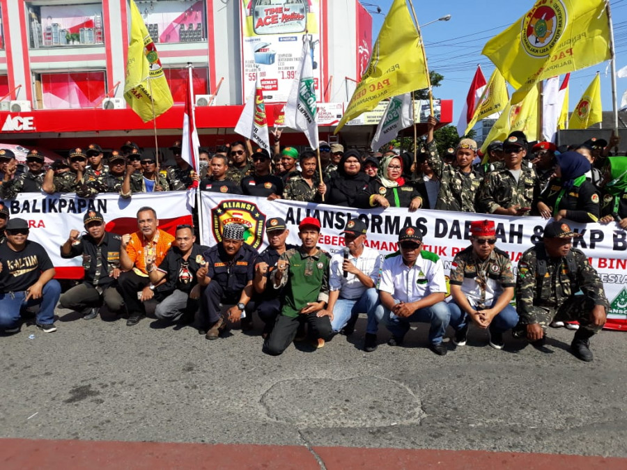 Aksi mendukung Pemilu Damai di Balikpapan, belum lama ini. YUDI/KORANKALTIM.COM