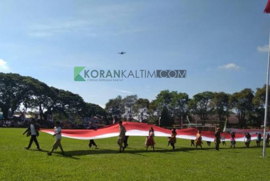 Parade teatrikan peringatan peristiwa merah putih Sangasanga tahun 2020 (Foto: Reza Fahlevi/Korankaltim.com)