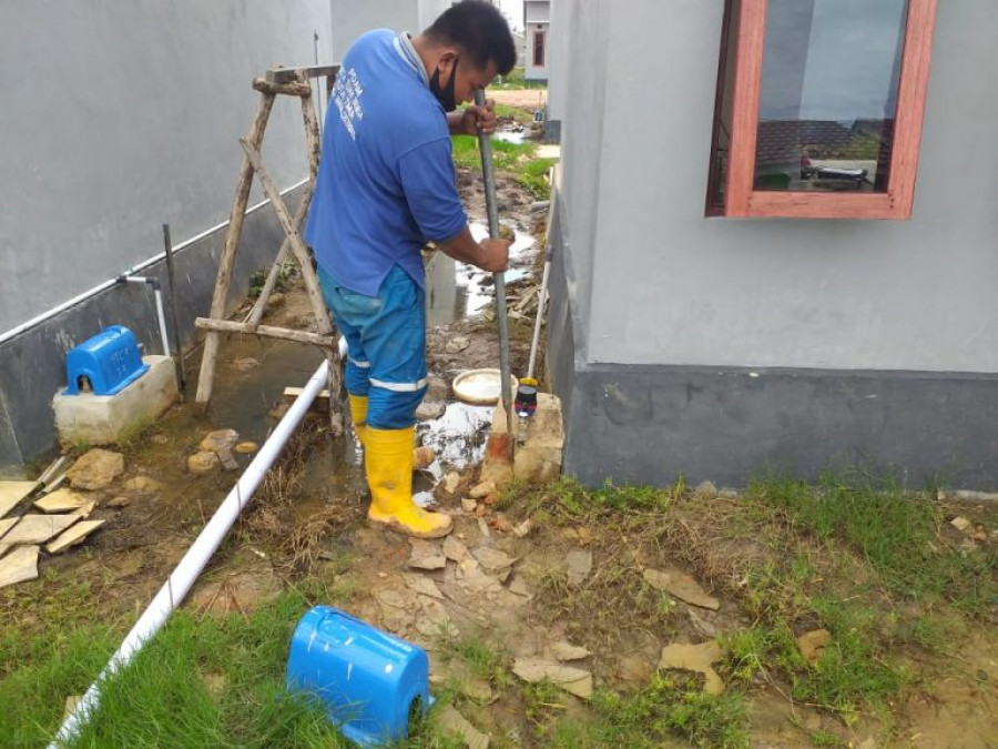 Proses Pemindahan Posisi Meter Air Pelanggan (istimewa/humasPDAM)