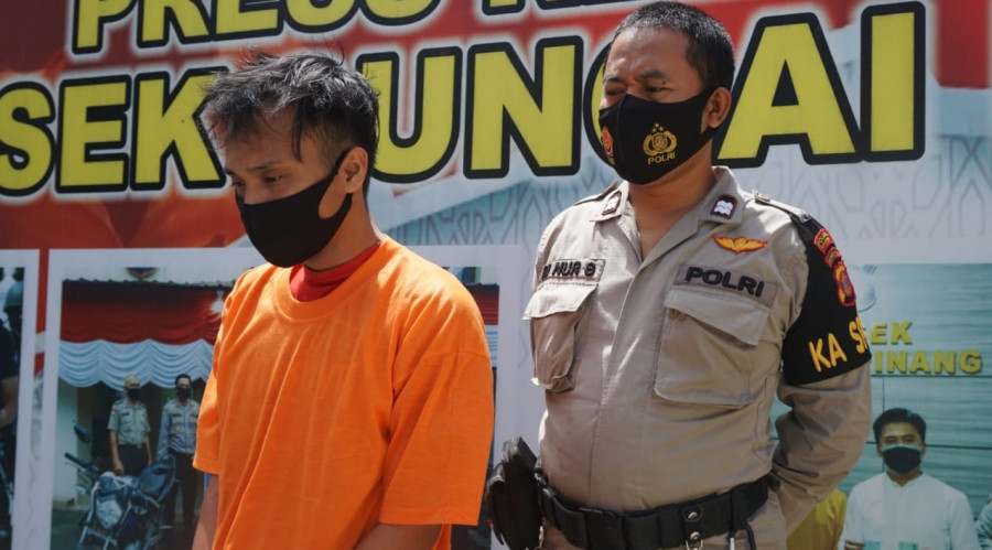 Pemuda 25 tahun asal Balikpapan yang diamankan polisi usai memgambil narkoba jenis pil ekstasi di kawasan jalan poros Samarinda-Bontang Jumat (25/12/2020) lalu.(Foto: Nancy/korankaltim.com)