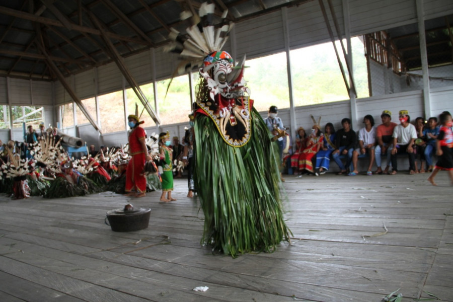 Ritual Adat Laliq Ugal yang dimaksudkan agar lahan yang sudah ditanami oleh masyarakat lokal bisa mendapat kesuburan. Dengan digelarnya ritual ini menandakan musim tanam sudah dimulai. (Foto: Istimewa)