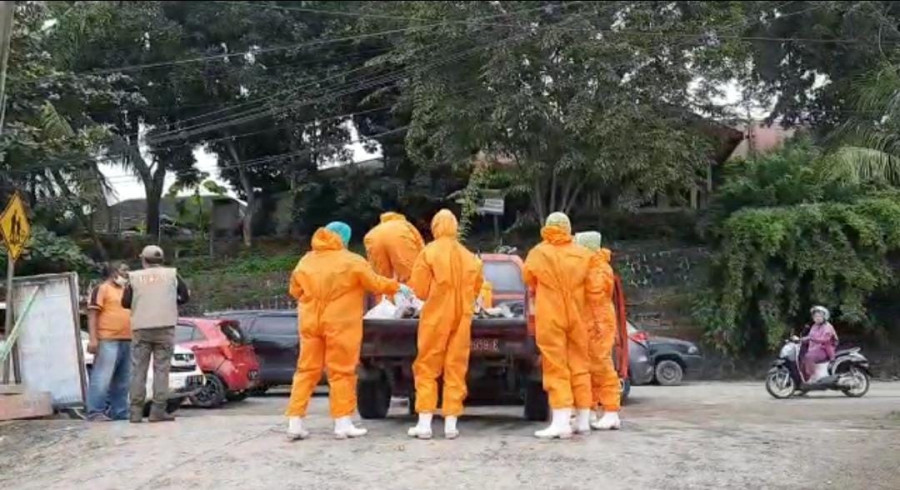 Proses persiapan pemakaman bagi pasien COVID-19 oleh BPBD Samarinda (permata/kk)