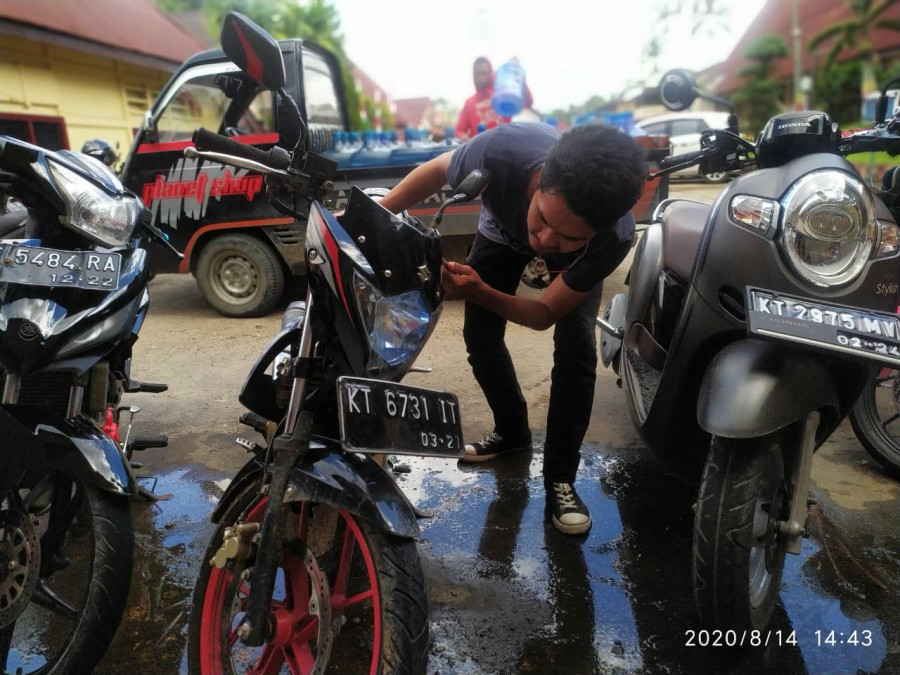 Barang bukti satu unit sepeda motor jenis Suzuki Satria FZU KT 6731 IT yang dicuri oleh pelaku.(Foto:Nancy/korankaltim.com)