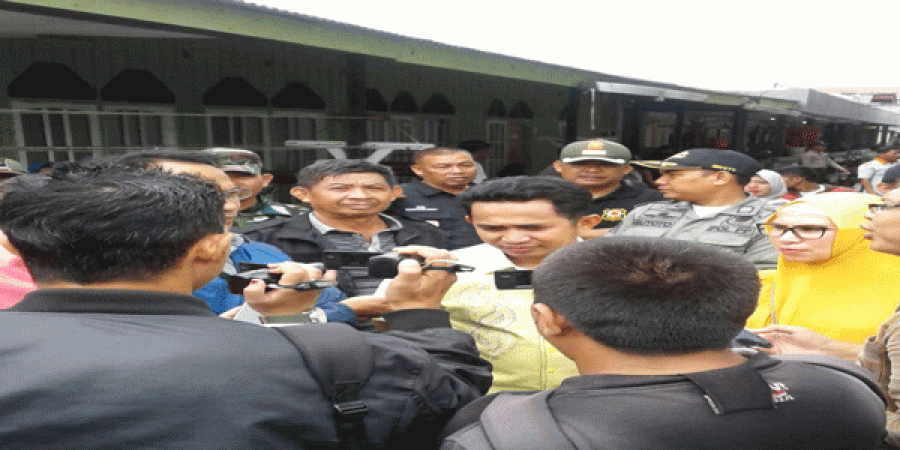 Rahmad Masud bersama Isteri meninggalkan TPS 43 lantaran namanya tidak masuk DPT