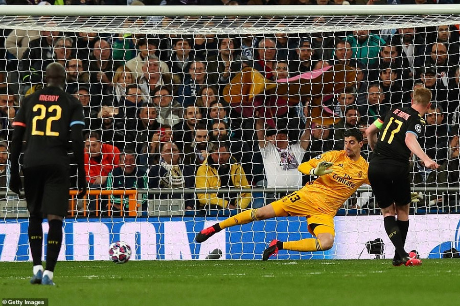 Eksekusi penalti Kevin de Bruyne yang menaklukan kiper Real Madrid sekaligus memastikan kemenangan Manchester City di Santiago Bernabeu. (Foto: dailymail)