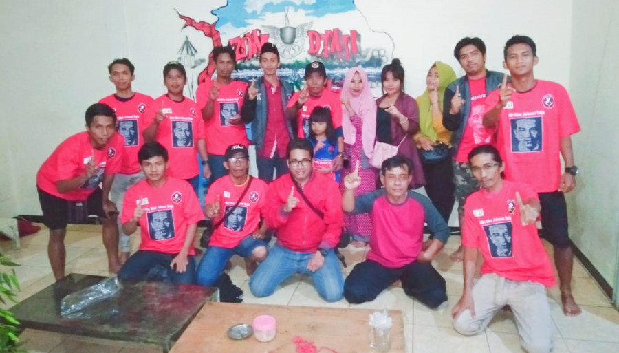 Daniel (Topi Hitam) saat melakukan konsolidasi dengan pengurus RJC tingkat kecamatan