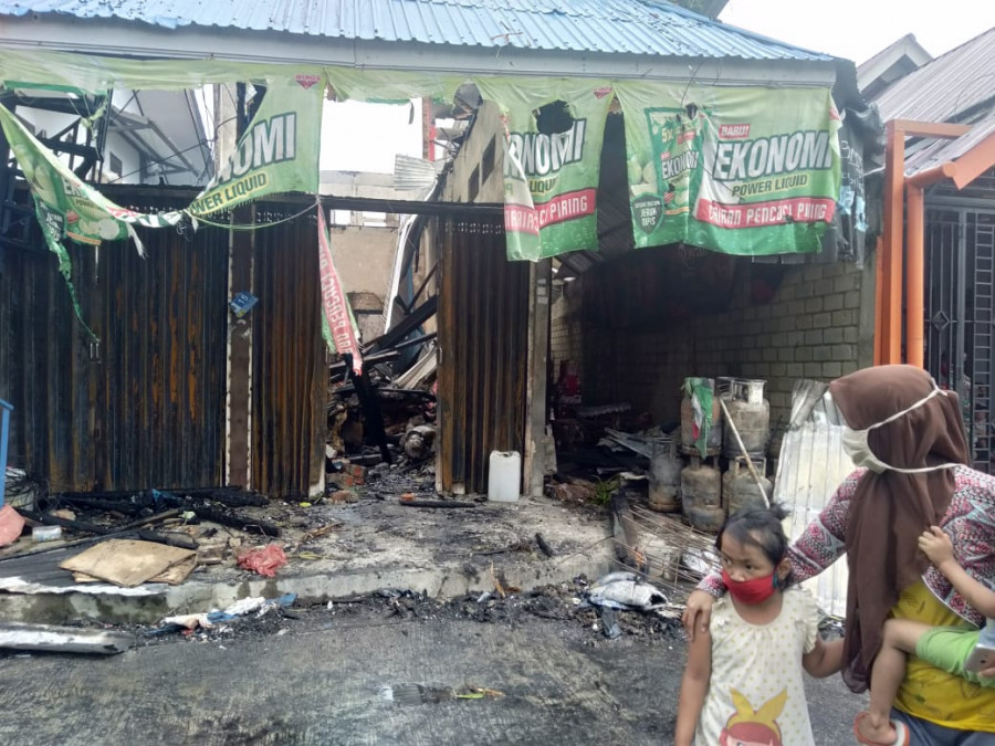 Bangunan Ruko yang terbakar, dan menewaskan satu orang. (Romi Ali Darmawan/korankaltim.com.)