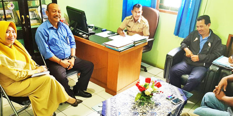 LOKASI IPA: Kabag Umum PDAM Samarinda Muhammad Badrun bergerak cepat tuntaskan masalah tanah untuk lokasi IPA Makroman untuk pelayanan air bersih warga kelurahan Makroman, dengan berdialog langsung dengan masyarakat (Foto: Istimewa/PDAM)