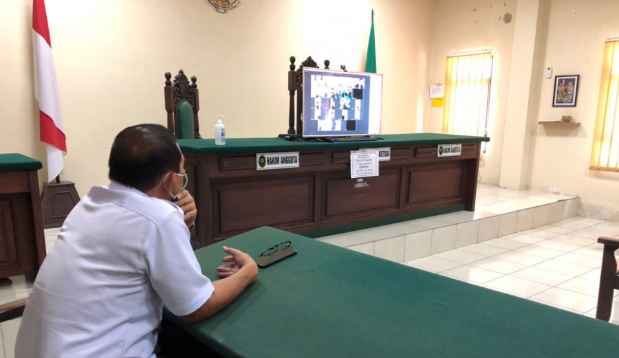 Sidang putusan Urwanus Uropmabin melalui aplikasi zoom (Foto: Yudi/korankaltimcom)