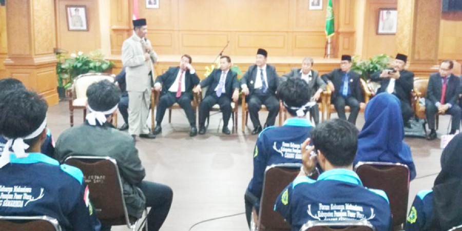 Pertemuan antara Pemkab Penajam Paser Utara bersama Forum Keluarga Mahasiswa Penajam Paser Utara (PKMKPPU) Samarinda, Rabu (2/5).