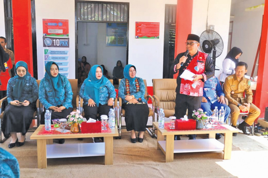Kepala DPMD Kukar, Arianto menyampaikan sambutan pada Kunker TP PKK Kaltim. (prokom)