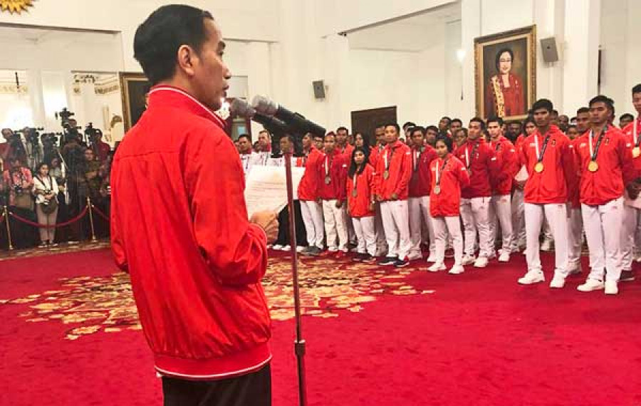 SUDAH DISIAPKAN Presiden Joko Widodo saat berbicara dihadapan para atlet peraih medali emas, perak dan perunggu kemarin. ( istimewa )