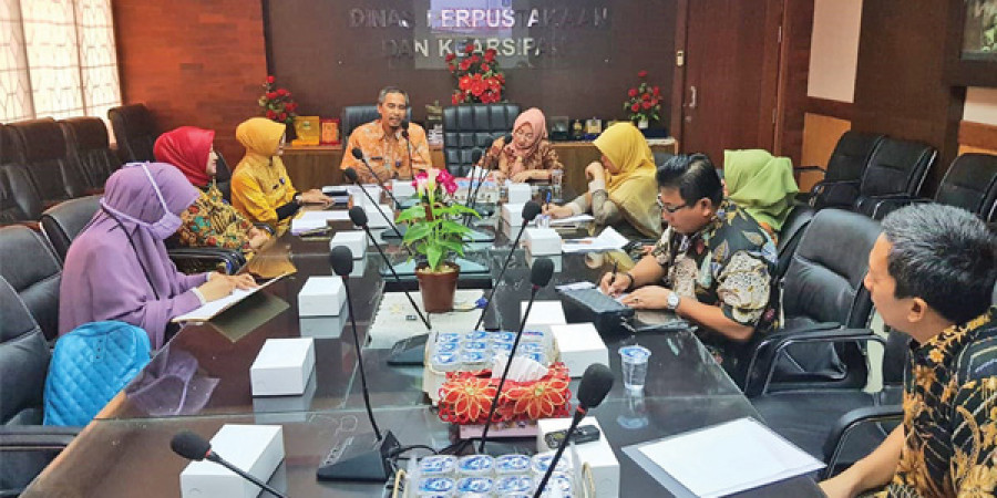 PENGAYAAN MATERI: Panitia Khusus (Pansus) DPRD Kaltim pembahas Rancangan Peraturan Daerah (Raperda) tentang Penyelenggaraan Kearsipan saat kunjungan kerja ke Dinas Perpustakaan dan Kearsipan Provinsi Jawa Timur, dalam rangka serap aspirasi atau pengkayaan